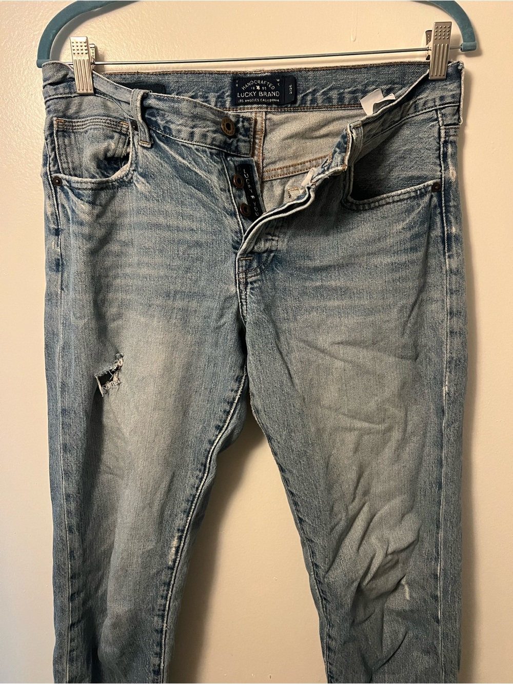 Lucky Brand Men’s Light Wash Slim Straight Jeans with Distressed Detail